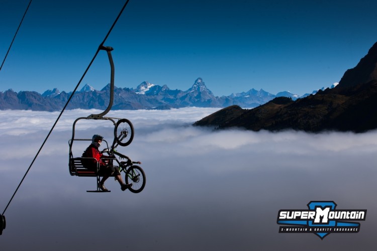 Tra qualche secondo la giacca a a vento lascia posto alle maniche corte. Chi lo ha detto che bisogna andate a Tenerife sul Teide per vedere il mare di nubi? Tra qualche secondo la giacca a a vento lascia posto alle maniche corte. Chi lo ha detto che bisogna andate a Tenerife sul Teide per vedere il mare di nubi?