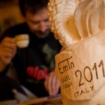 Il maestoso trofeo in legno dell’Enduro delle Nazioni è stato realizzato dallo scultore locale Maurizio Perron - www.skultura.com